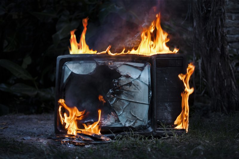 Загорелся телевизор