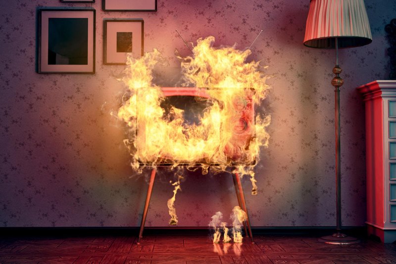 Загорелся телевизор