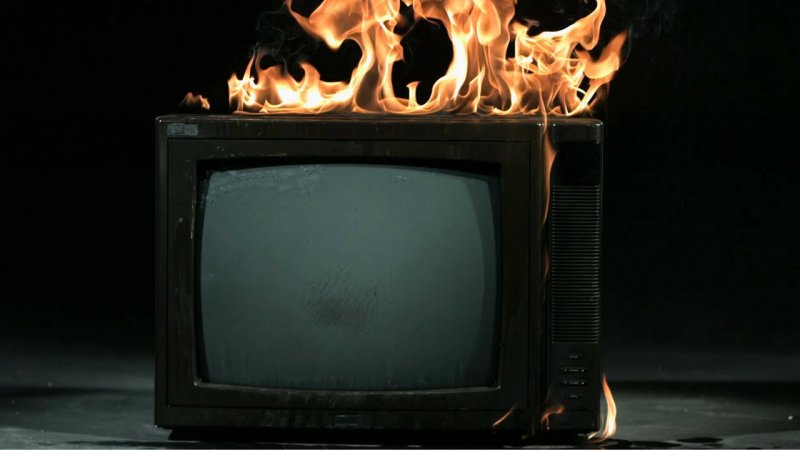 Дымящийся телевизор