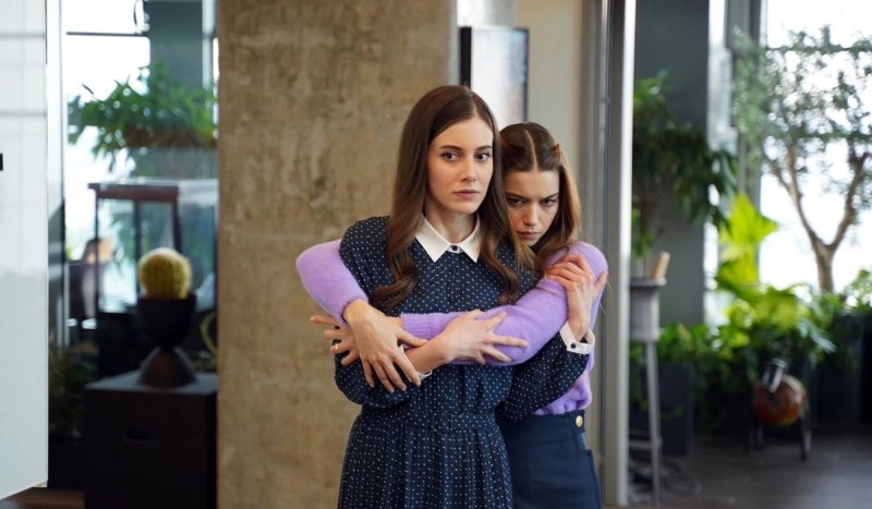 Афра Сарачоглу сериал Зимородок