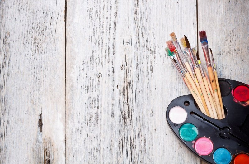 Краски с кисточкой