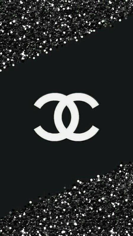 Шанель на черном фоне