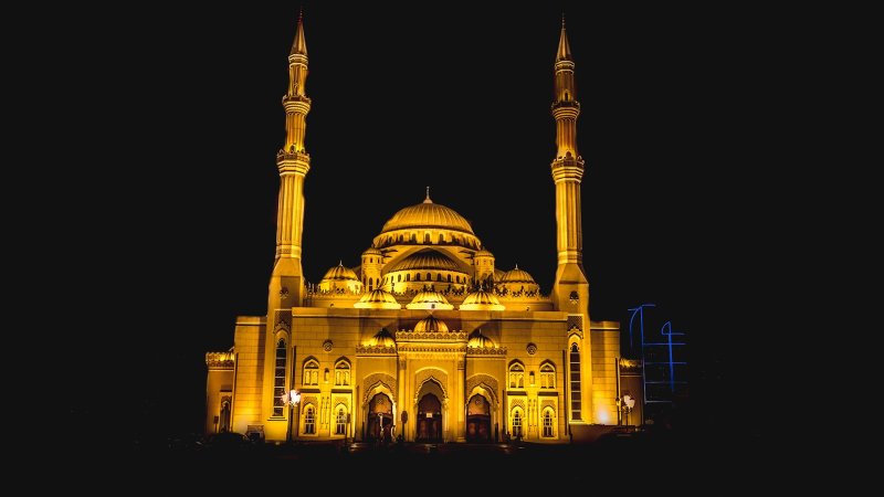 Мечеть на черном фоне
