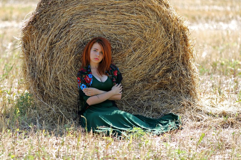 Фотосессия со стогом сена