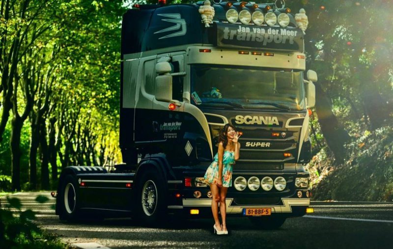 Красивые девушки и Грузовики