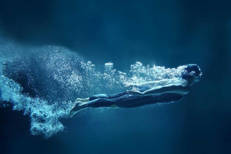 Плавать в океане