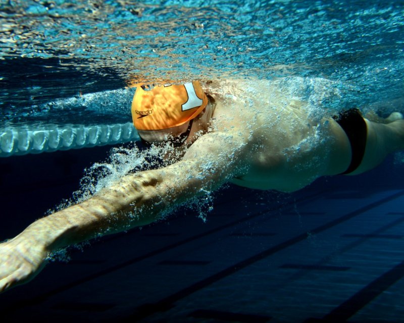 Пловец в воде