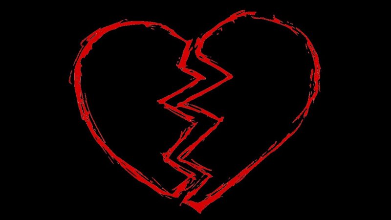 Разбитое сердце на черном фоне