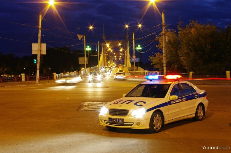 Полицейская машина