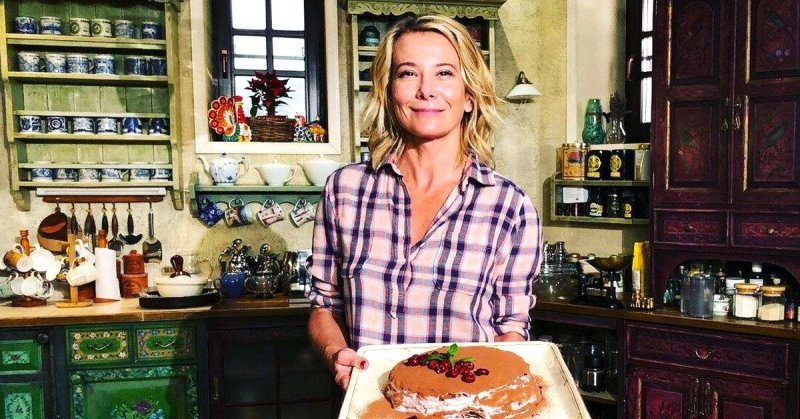 Юлия Высоцкая (с 1998 г.)