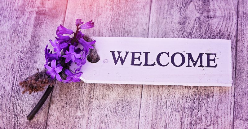 Цветы на деревянном фоне