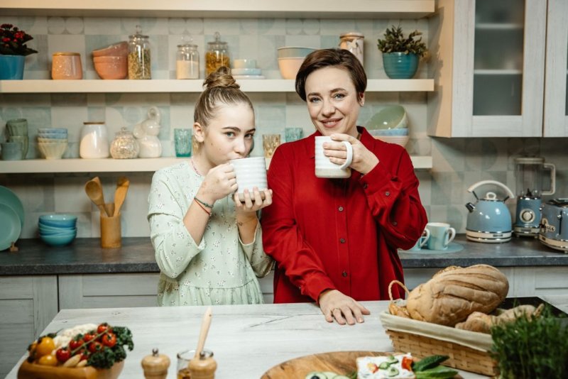 Ведущая еда на ура