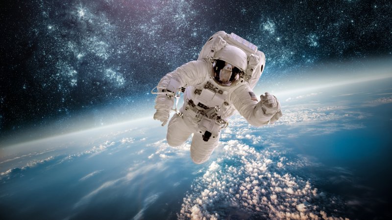 Астронавт в космосе