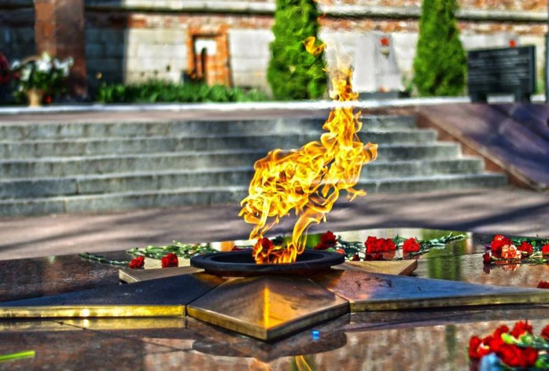 Смоленск вечный огонь в сквере памяти героев