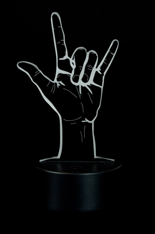 Два пальца на черном фоне