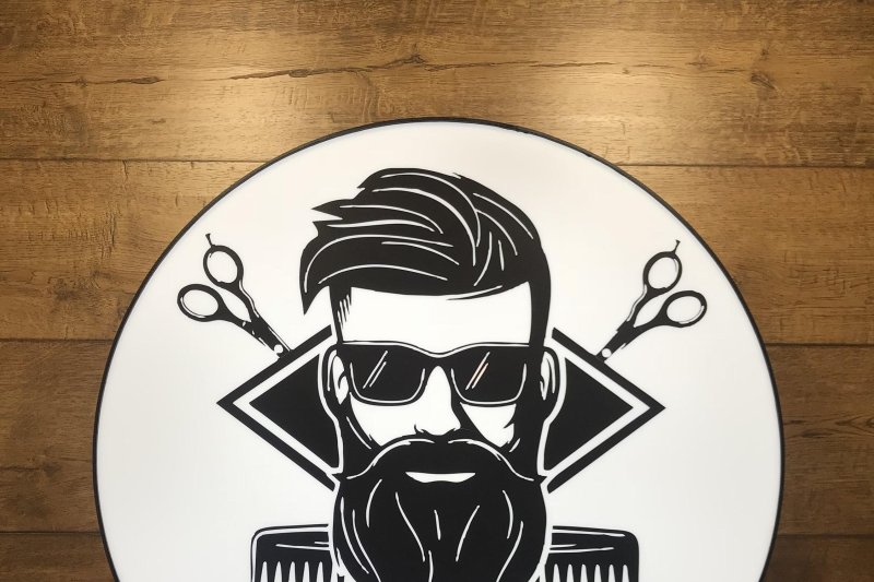 Логотип мужской парикмахерской