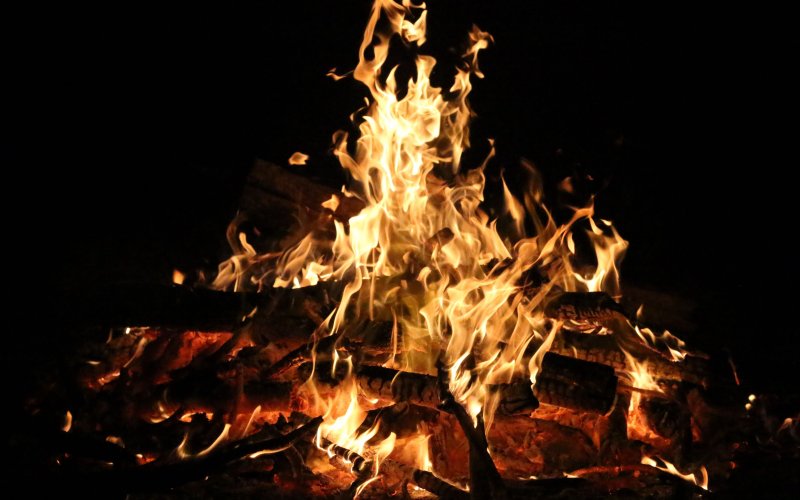 Горящий камин