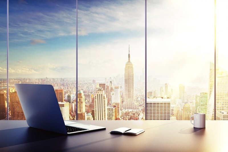 Офис с видом на город