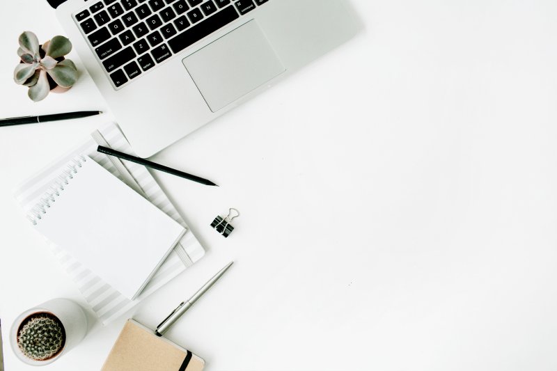 Белый стол сверху