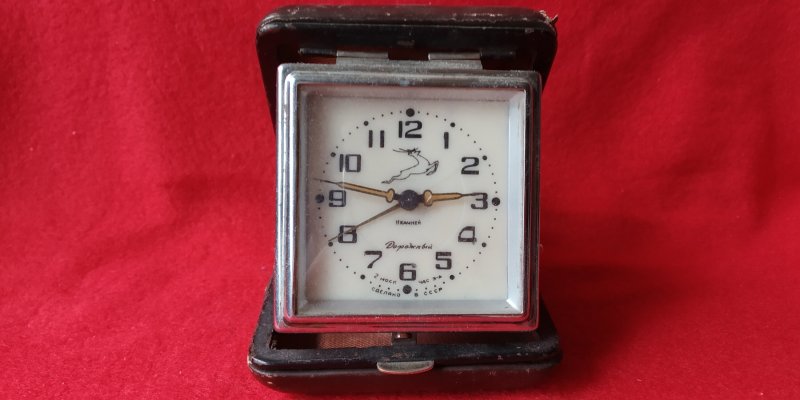 Советский будильник настольные