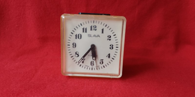 Часы будильник Слава СССР