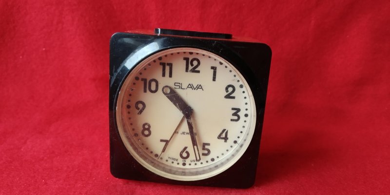 Советские часы будильник