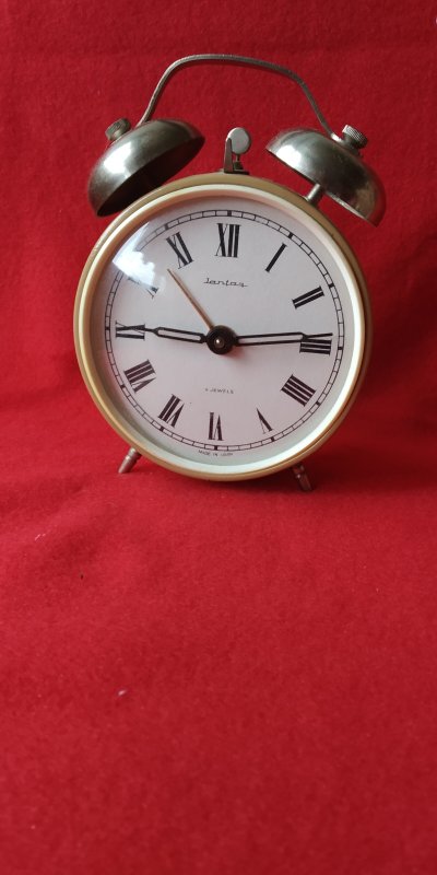 Советские часы будильник