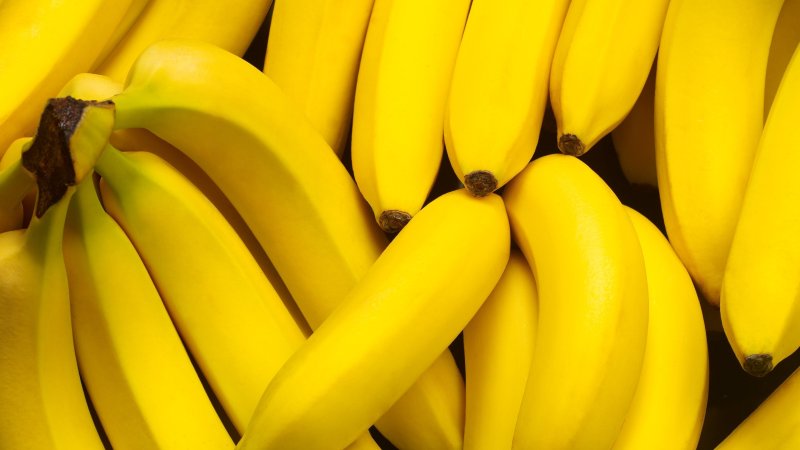 Желтый банан