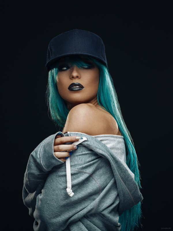 Красивые девушки в бейсболках