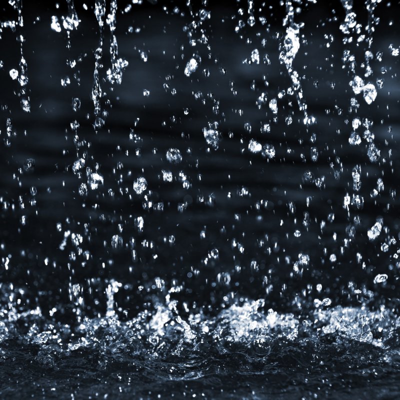 Капли дождя