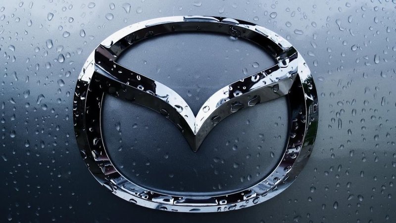 Мазда 323 значок