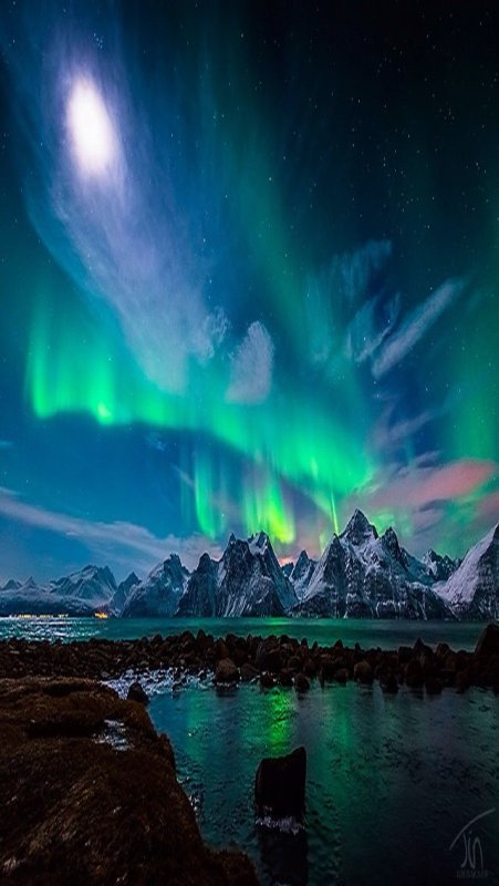 Северное сияние вертикальные