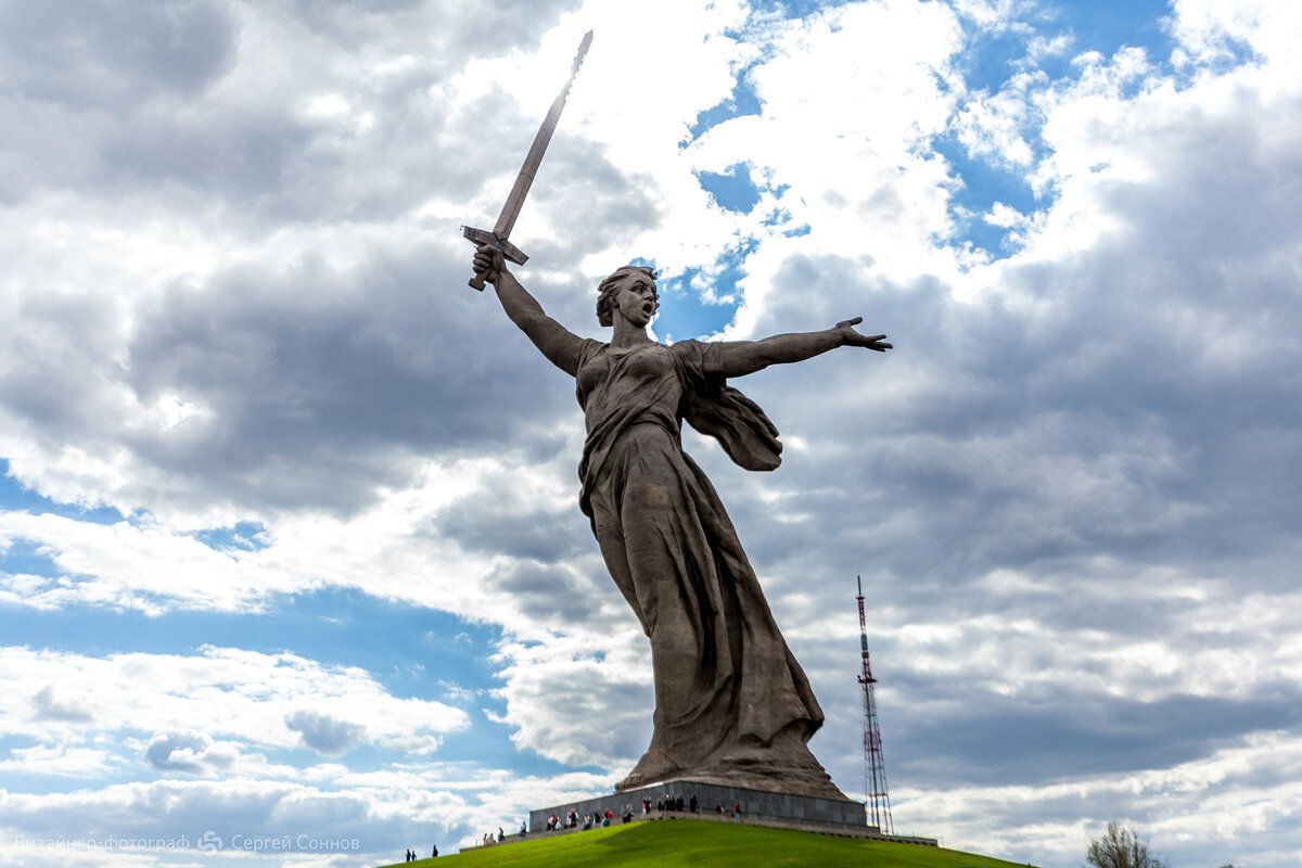 Монумент Родина мать в Волгограде