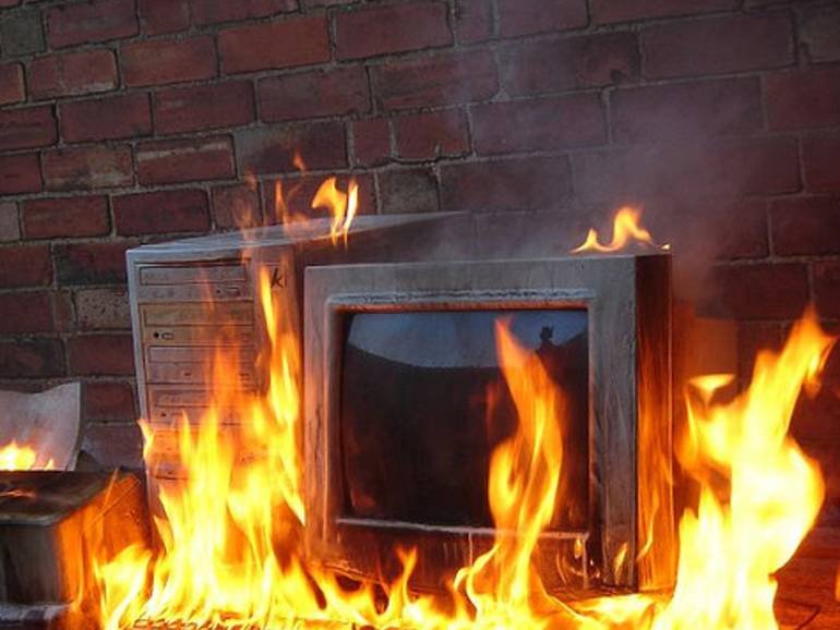Огонь в телевизоре