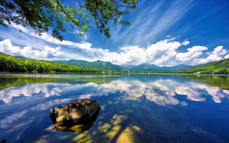 Красивое озеро