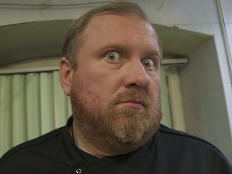 Константин на ножах