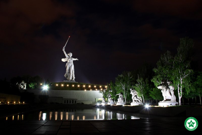 Родина-мать Волгоград ночью