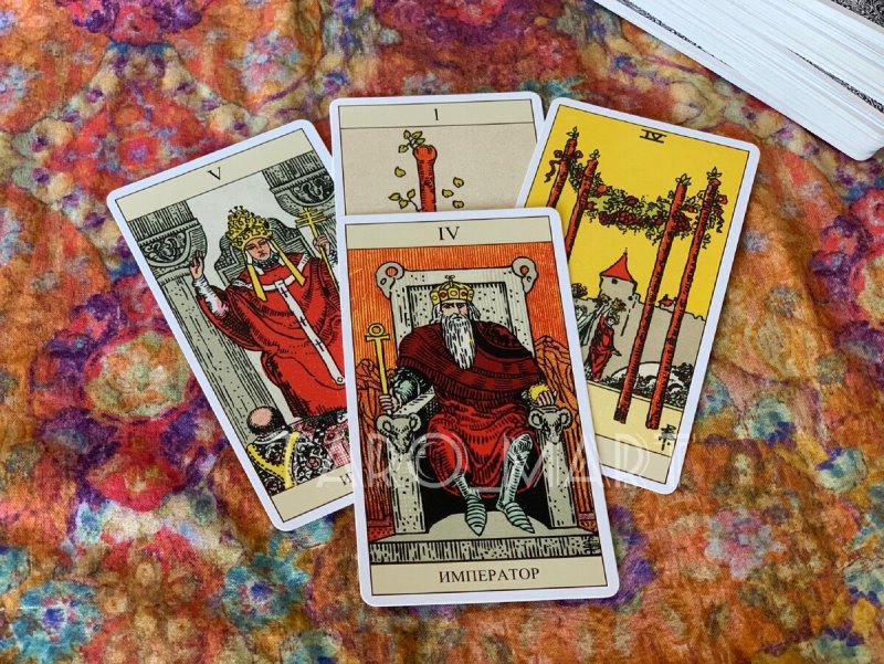 Карта Императрица Таро на заставку телефона