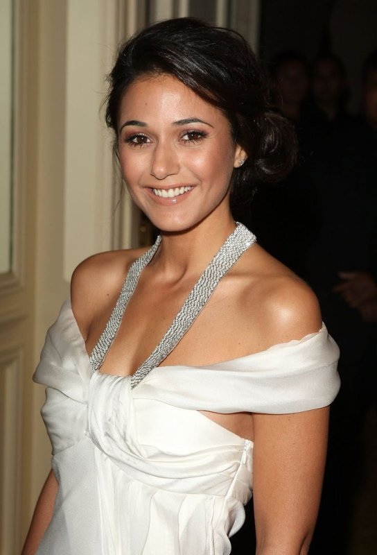 Эммануэль Шрики (Emmanuelle Chriqui)