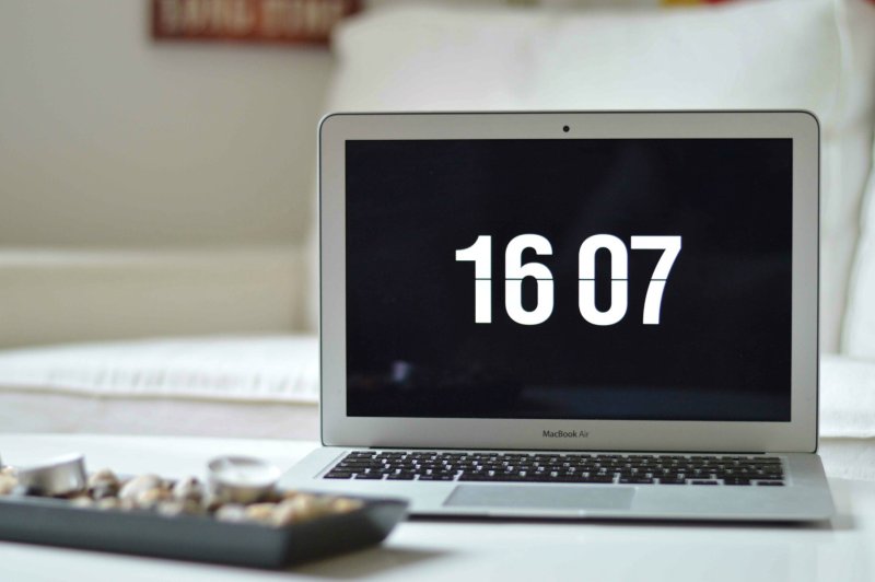 Часы макбук