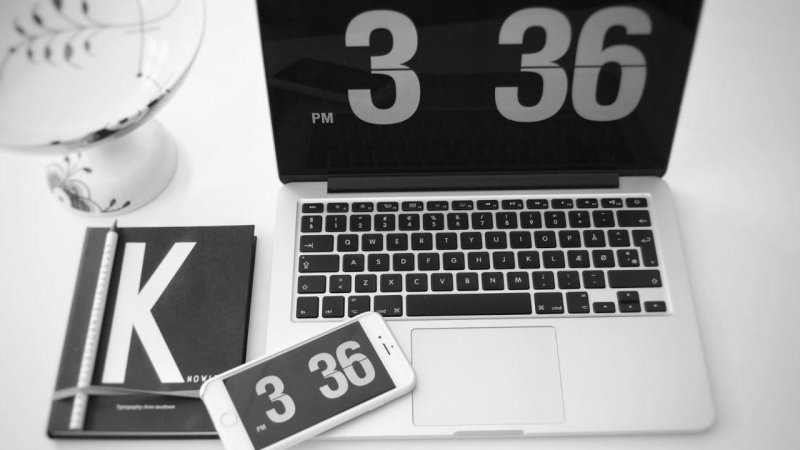 Часы макбук