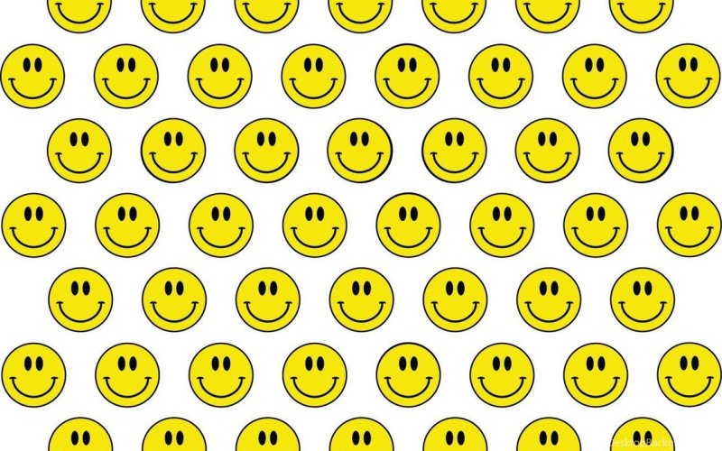 Смайлик на желтом фоне