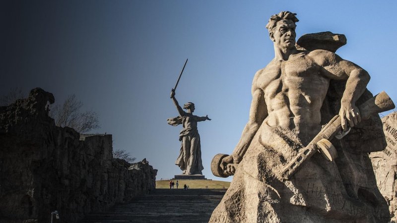 Монумент Родина мать в Волгограде