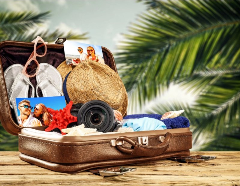 Чемодан на пляже