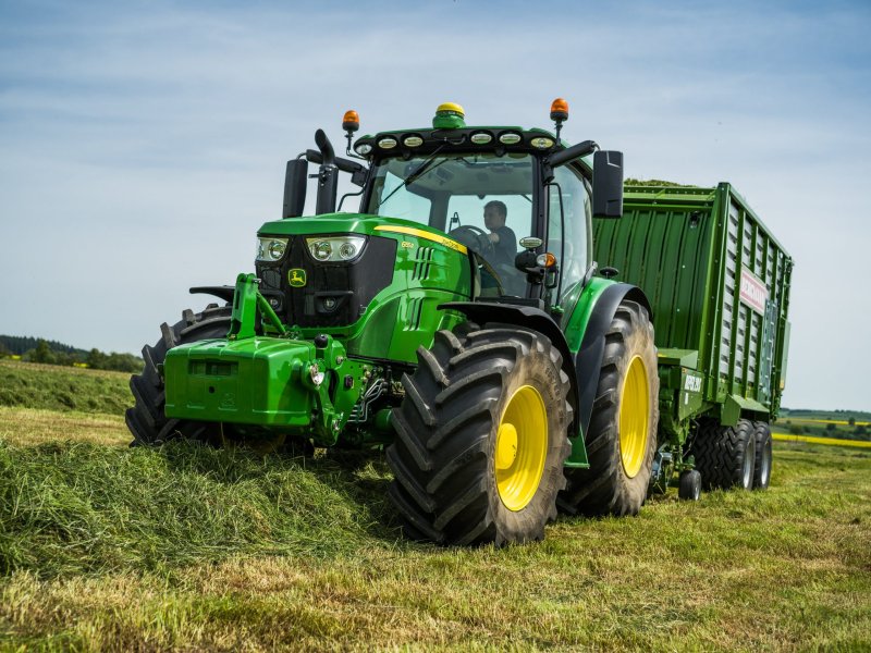Трактор John Deere 2250
