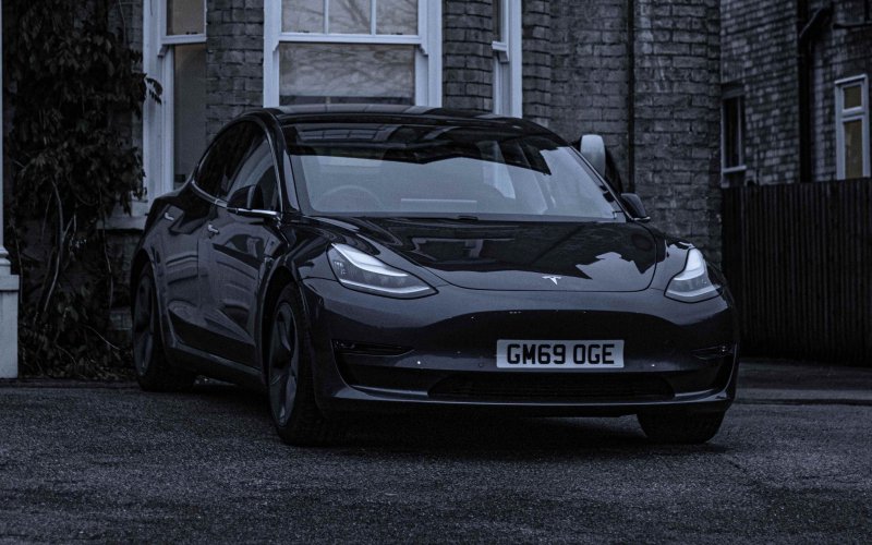 Tesla model 3 черная