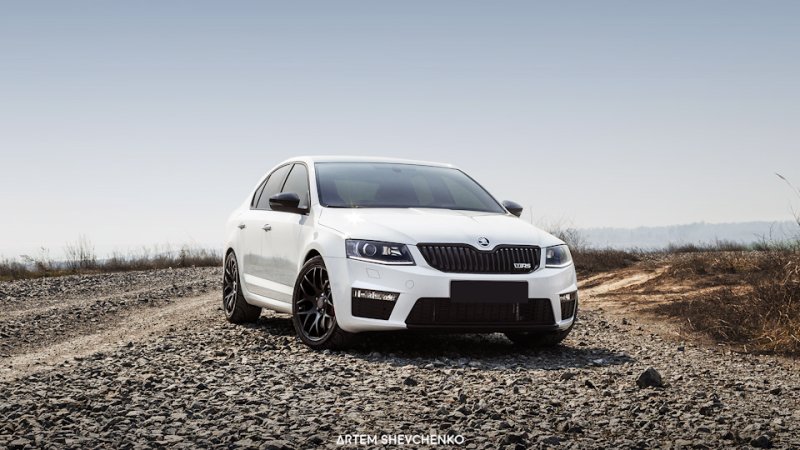 Skoda Octavia a7 RS белая