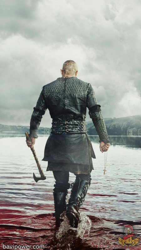 Воин стоит спиной