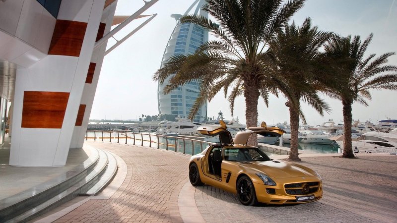 Mercedes AMG SLS Desert Gold