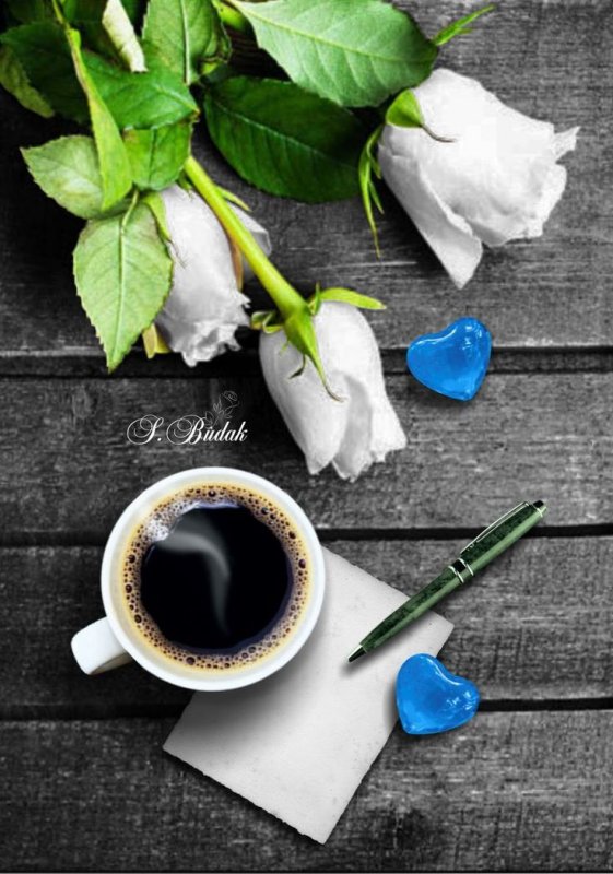 Кофе и белые цветы